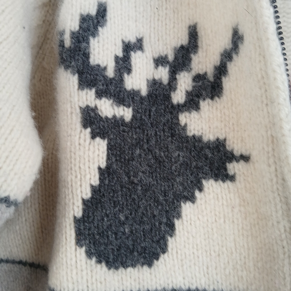 Hudson's Bay Canada Olympic Cowichan Zip Sweater - Unisex Large, 21" PTP - Picture 6 of 15